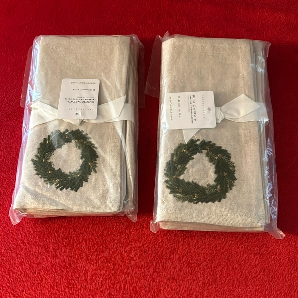 Pottery Barn set of 8 Rustic Wreath Napkins NIP